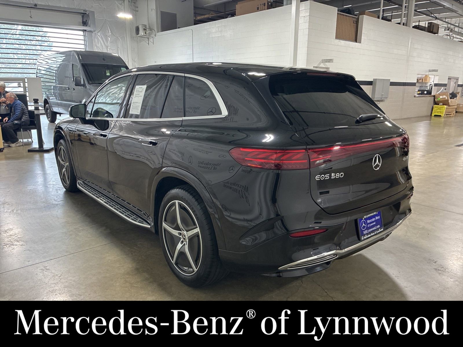 Used 2023 Mercedes-Benz EQS 580 4MATIC SUV image 4