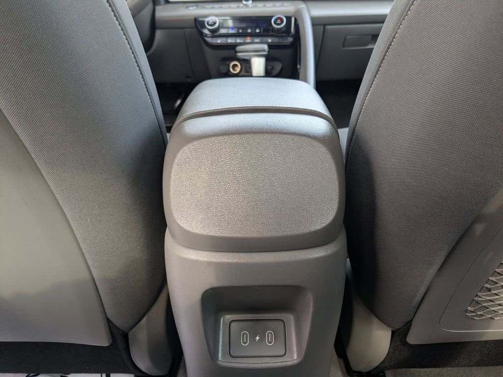 Used 2025 Hyundai Elantra SEL FWD image 25