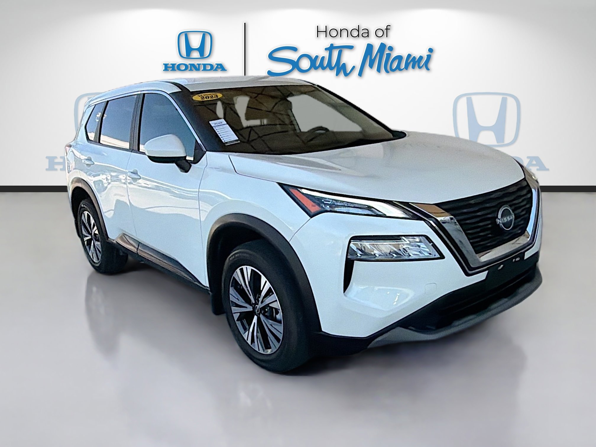 Used 2023 Nissan Rogue SV image 1