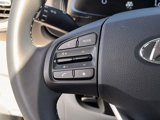 Used 2025 Hyundai Venue SEL image 16