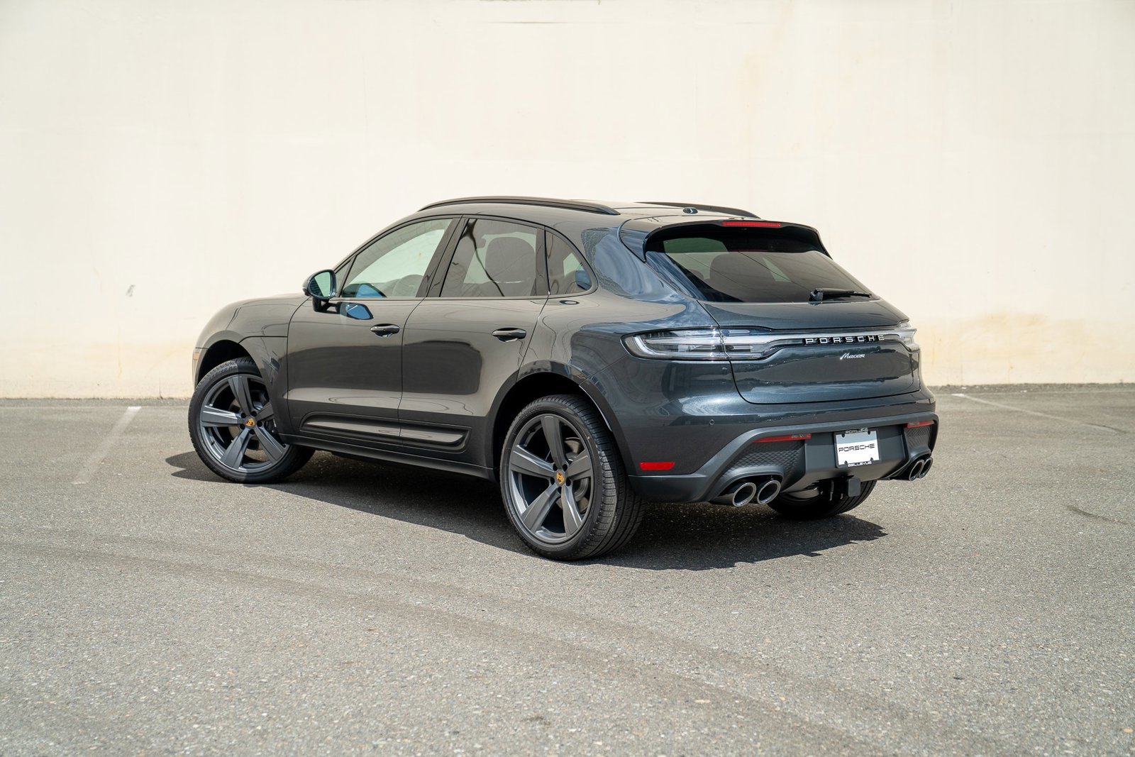 Certified 2025 Porsche Macan image 3