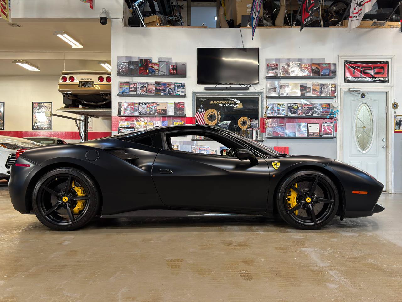 Used 2018 Ferrari 488 GTB RWD image 5