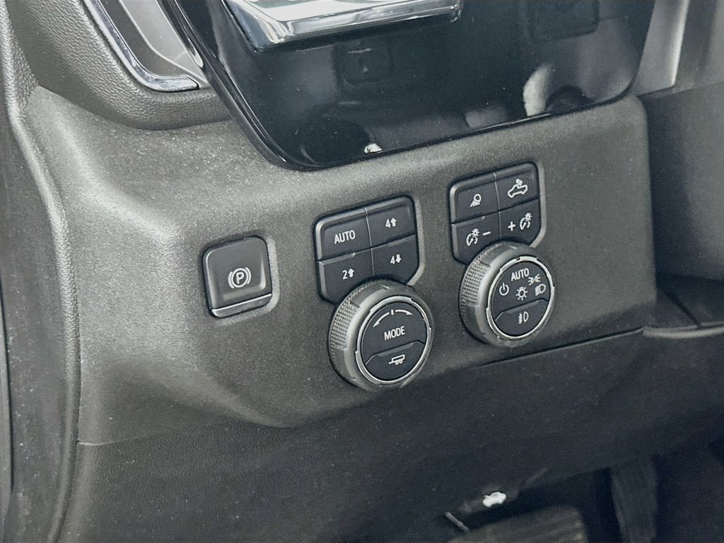 Used 2024 Chevrolet Silverado 1500 High Country AWD/4WD image 24