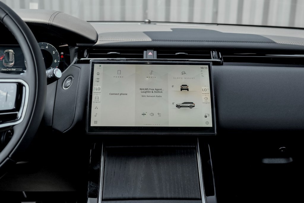 New 2026 Land Rover Range Rover Velar Dynamic SE image 19