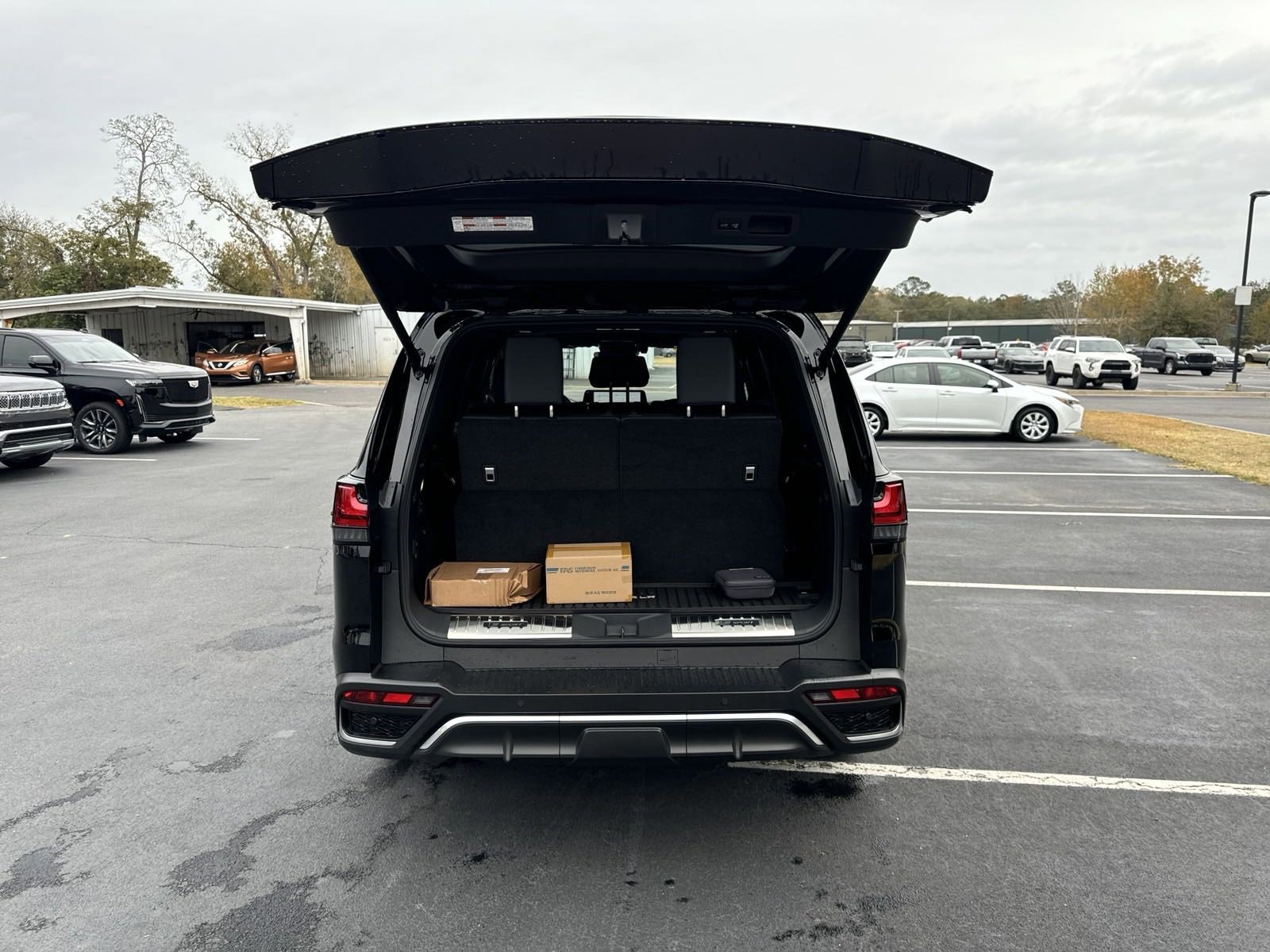 Used 2024 Lexus LX 600 F Sport image 47