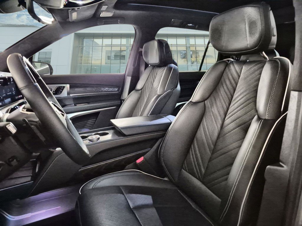 Certified 2026 Cadillac Vistiq Premium Luxury w/ LPO, Floor Liner Package AWD/4WD image 11