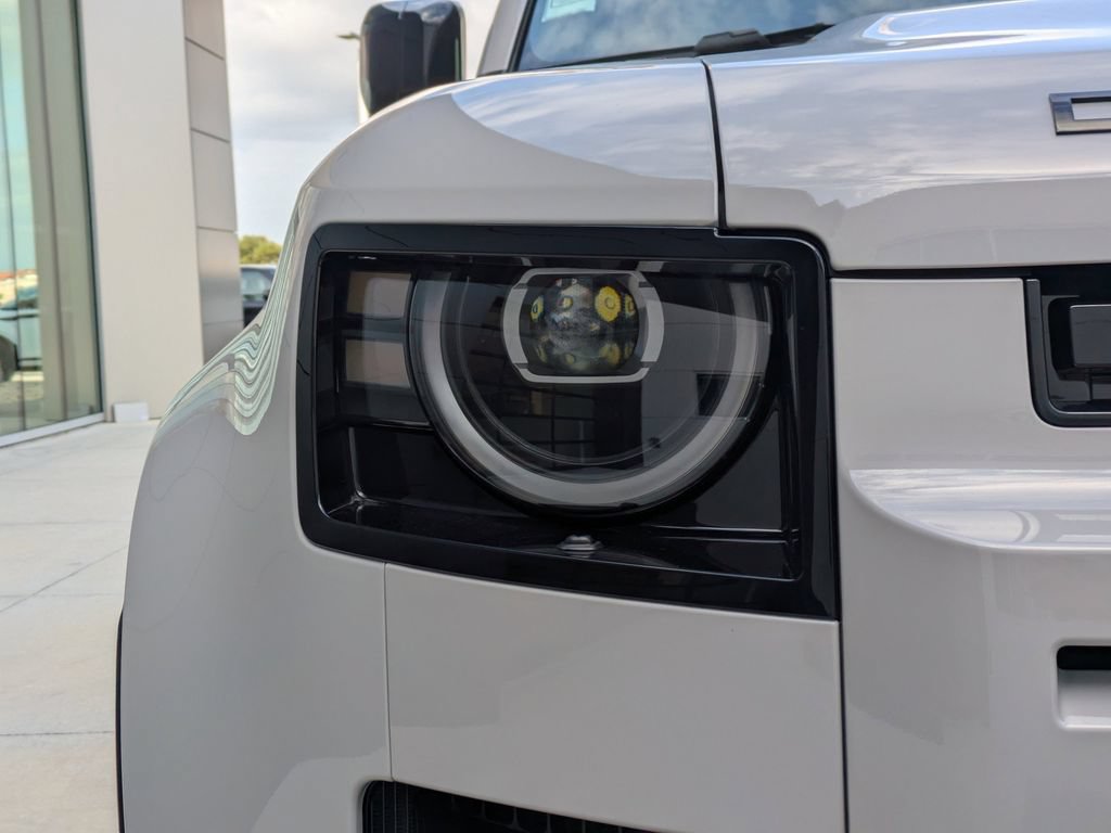New 2026 Land Rover Defender 110 X-Dynamic SE AWD/4WD image 11