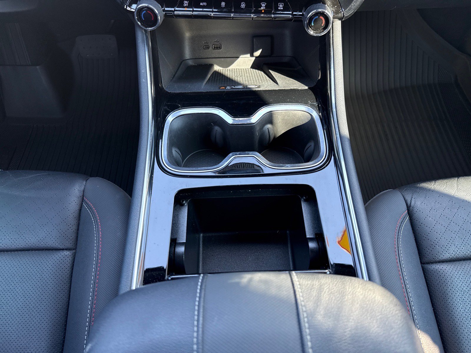 Used 2024 Chevrolet Traverse RS w/ LPO, Floor Liner Package FWD image 15