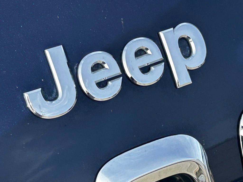 Used 2015 Jeep Cherokee Limited w/ Luxury Group image 10