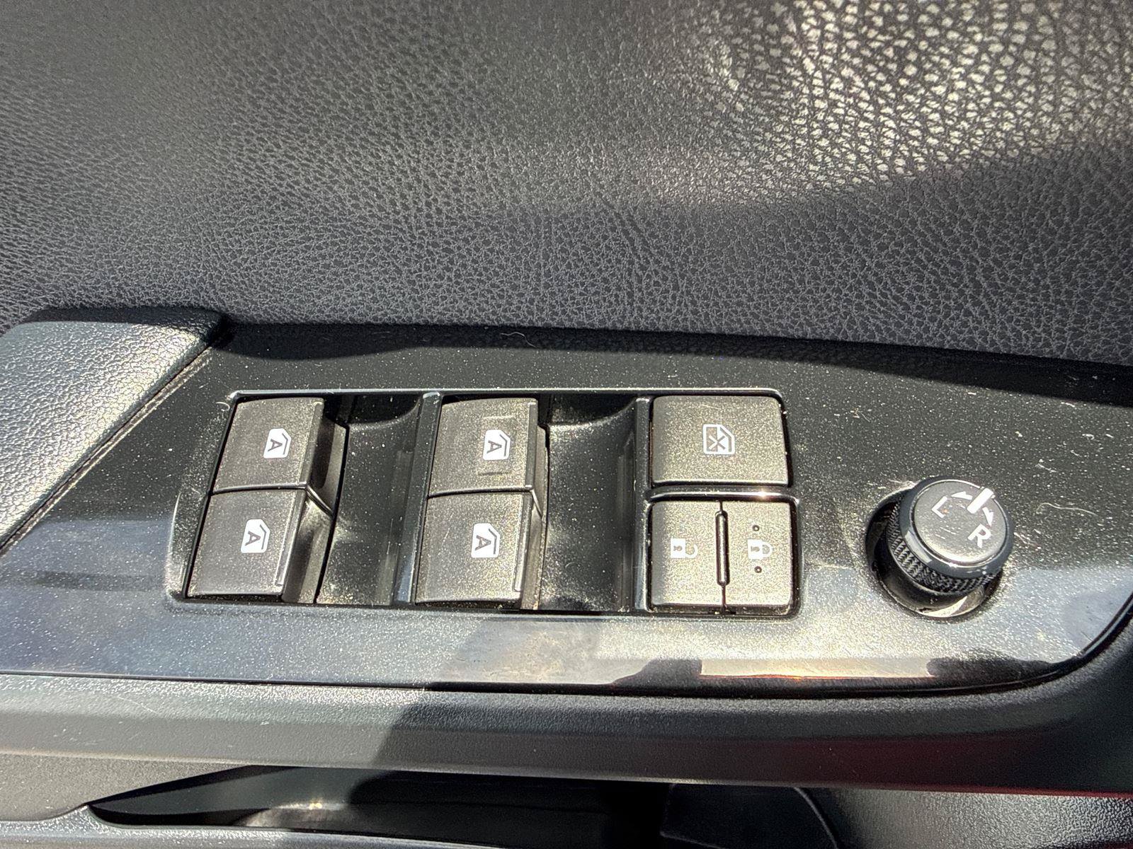 Used 2016 Toyota Prius Four FWD image 11