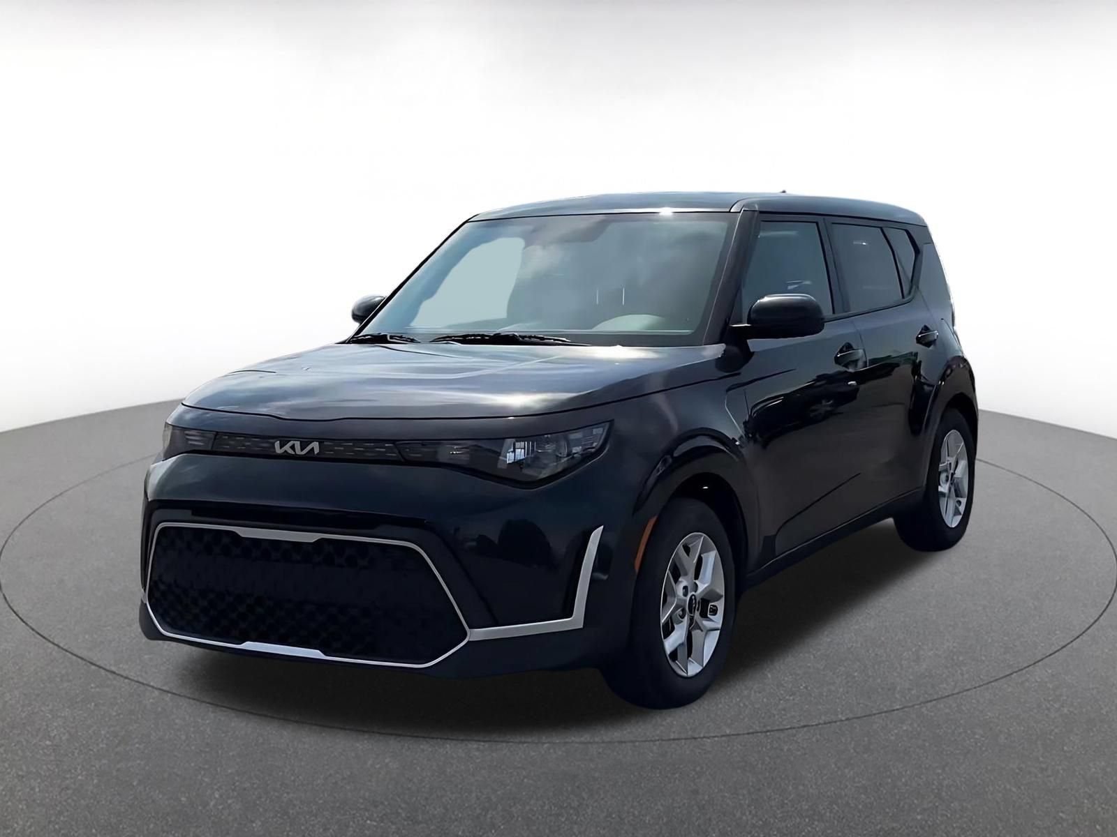 Used 2025 Kia Soul LX w/ LX Technology Package FWD image 6