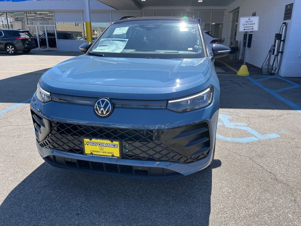 New 2026 Volkswagen Tiguan SE R-Line image 3