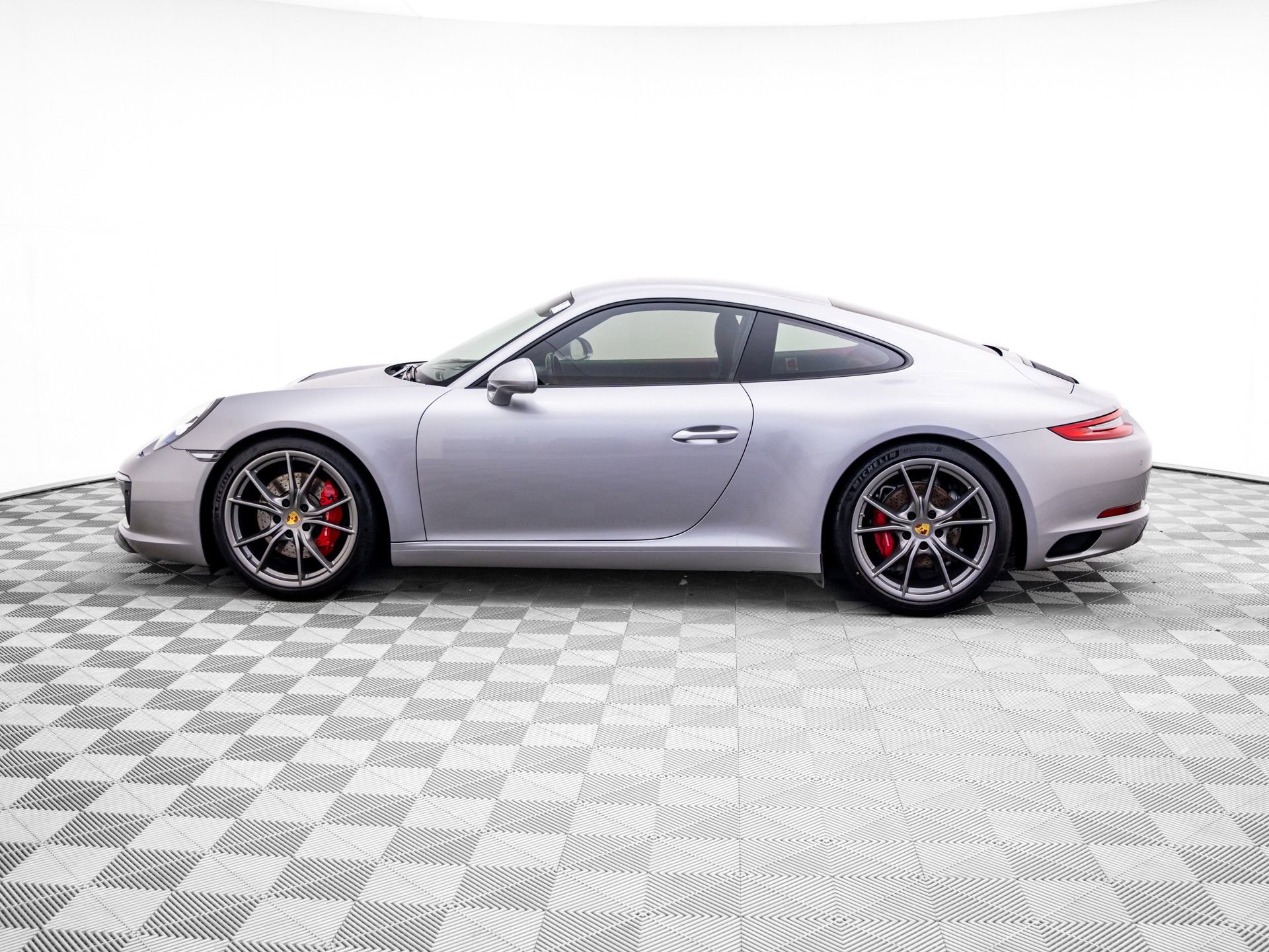 Used 2017 Porsche 911 Carrera S image 2
