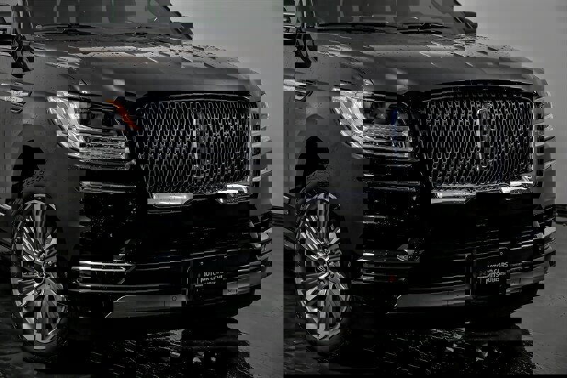 Used 2018 Lincoln Navigator L Reserve w/ Technology Package image 2