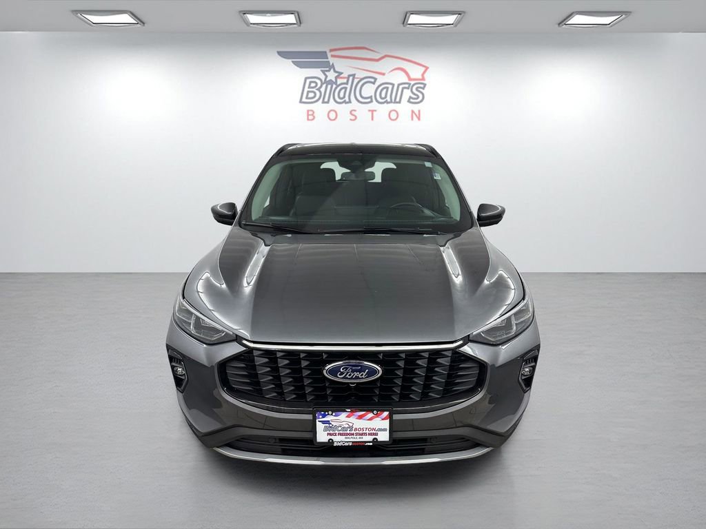 Used 2023 Ford Escape Platinum w/ Premium Technology Package image 2