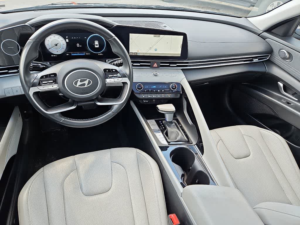 Used 2025 Hyundai Elantra Limited FWD image 10