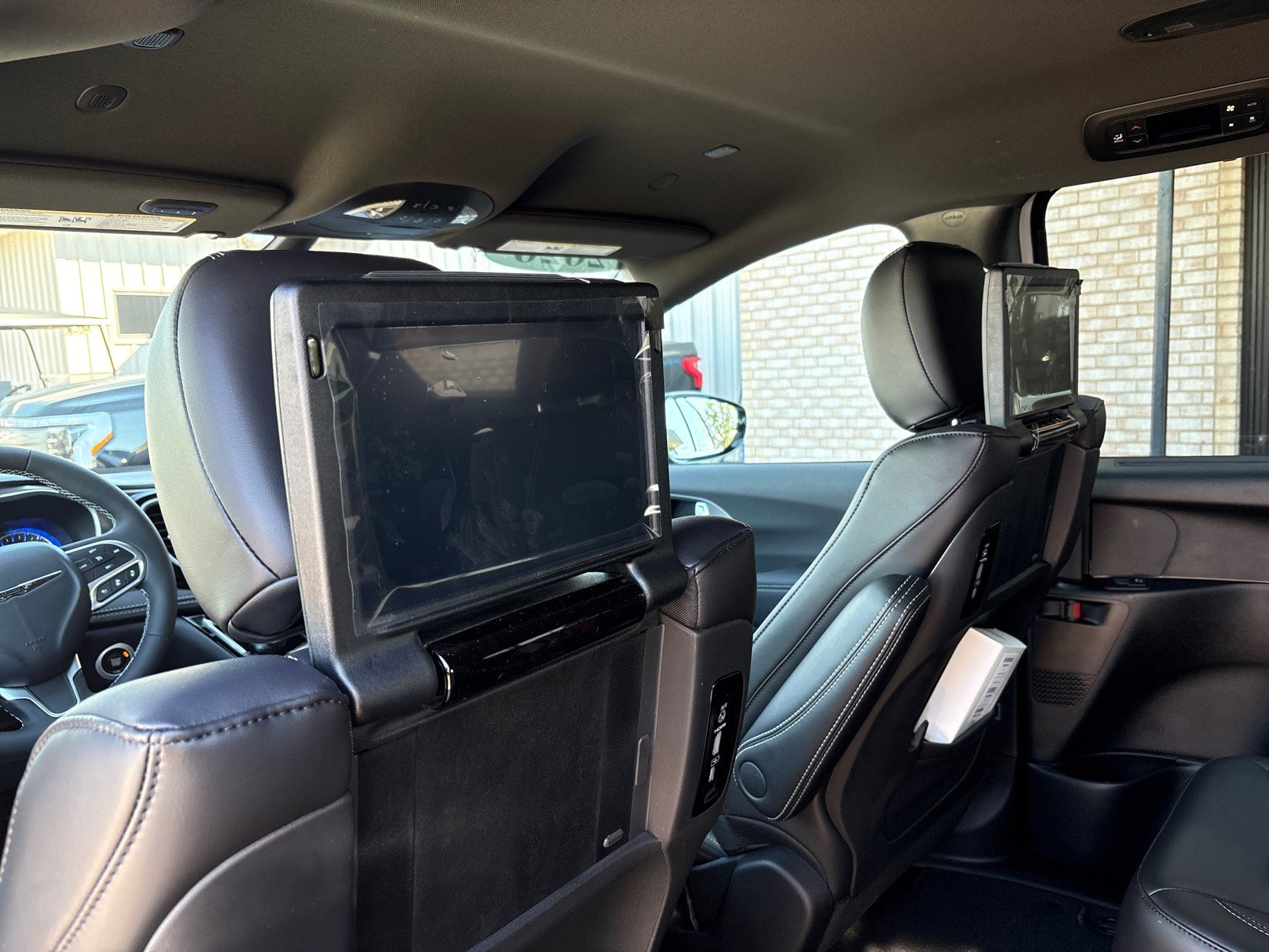 New 2026 Chrysler Pacifica Select image 5
