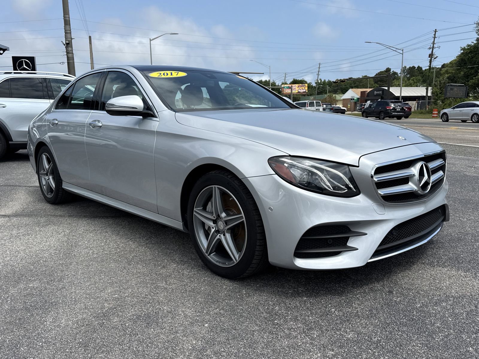 Used 2017 Mercedes-Benz E 300 4MATIC image 7