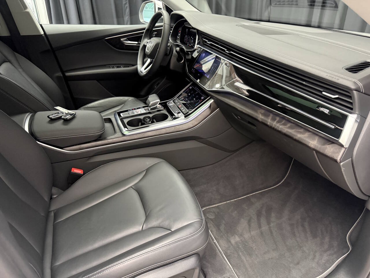 Used 2023 Audi Q8 Premium w/ Convenience Package AWD/4WD image 25