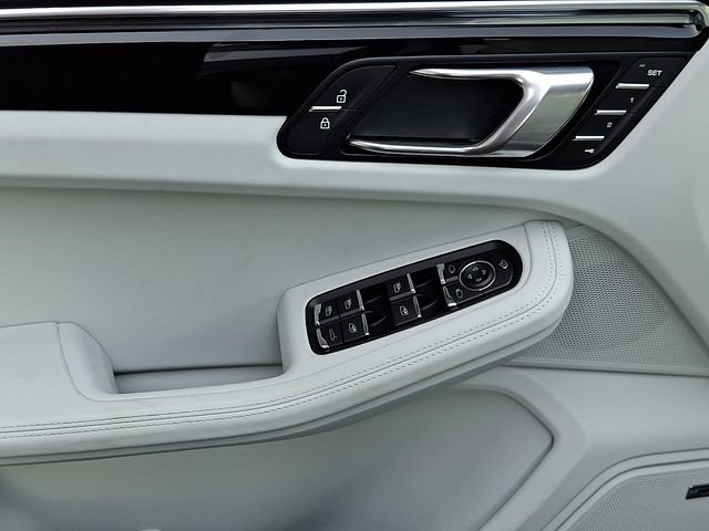 Certified 2026 Porsche Macan AWD/4WD image 16