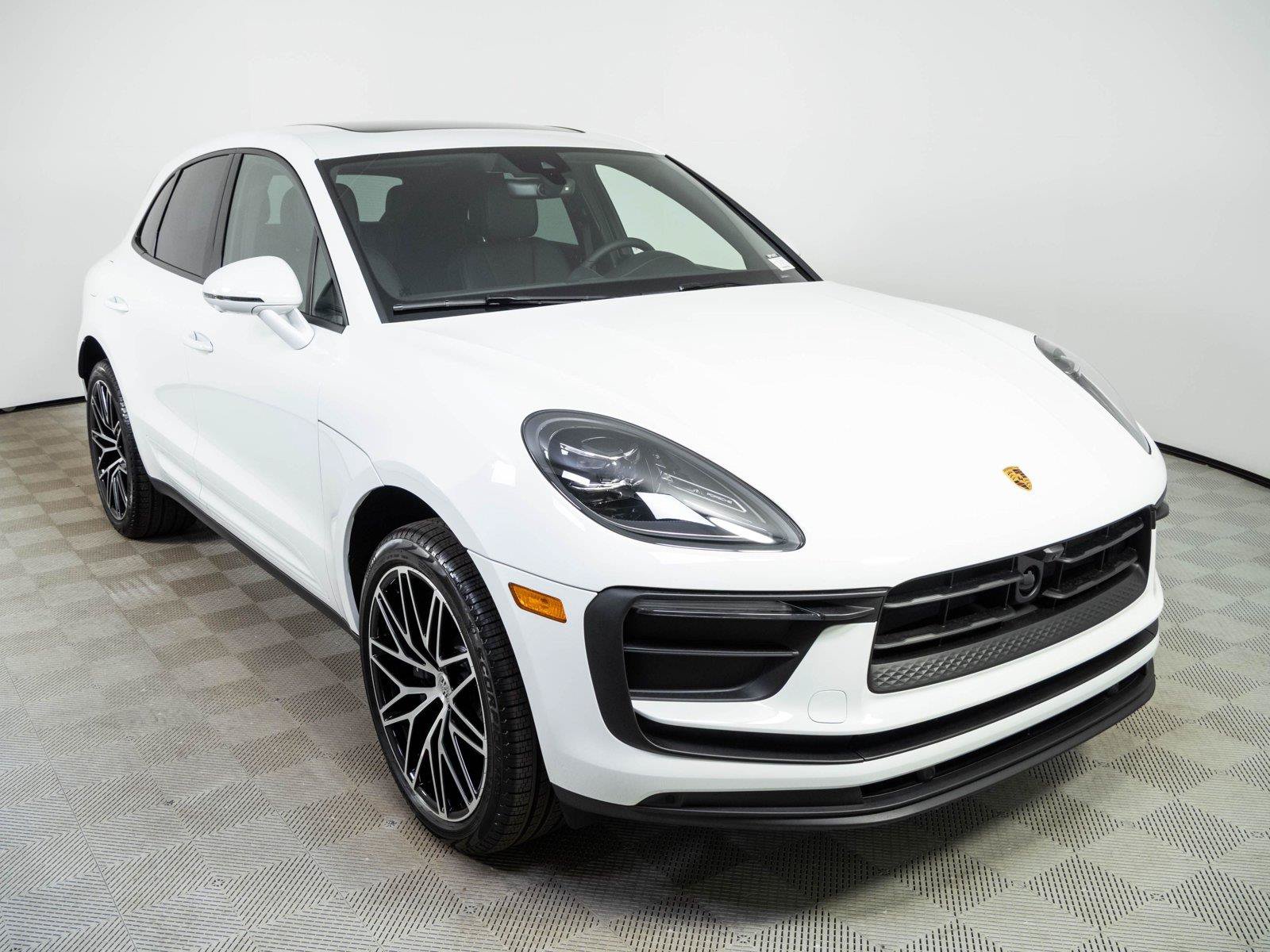 New 2026 Porsche Macan AWD/4WD image 27