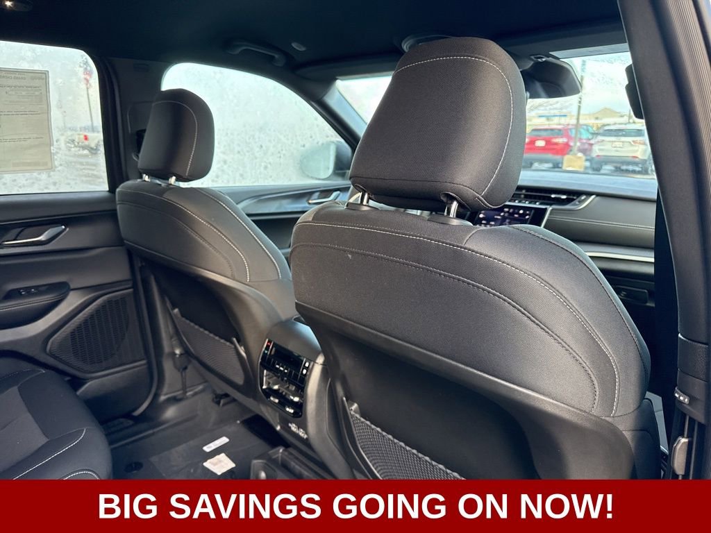 New 2025 Jeep Grand Cherokee L Laredo image 46