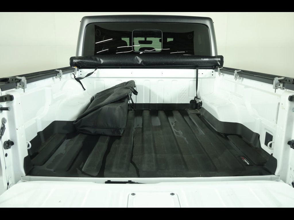 Used 2023 Jeep Gladiator Sport AWD/4WD image 7