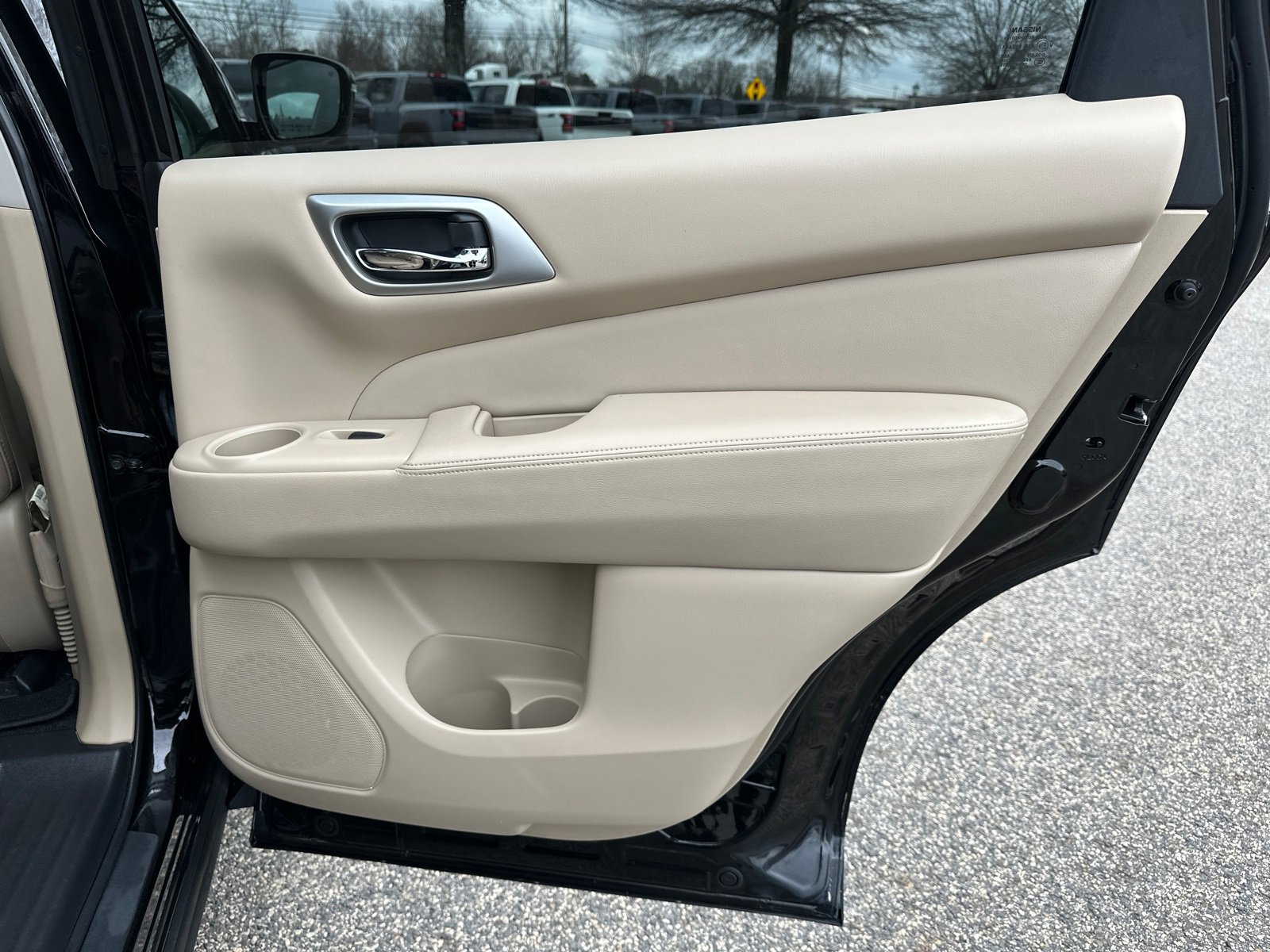 Used 2018 Nissan Pathfinder Platinum image 17