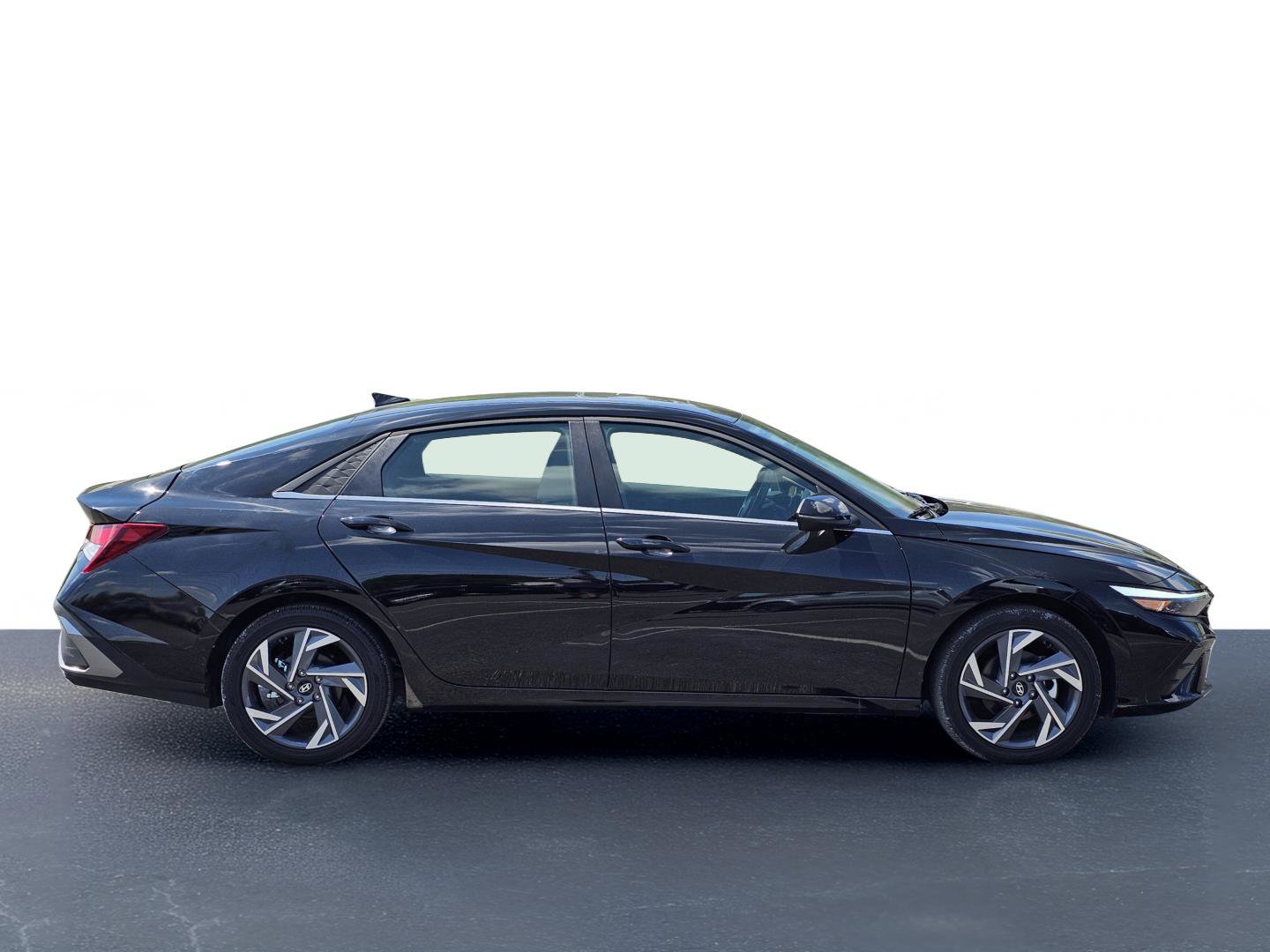 Used 2025 Hyundai Elantra Limited image 7