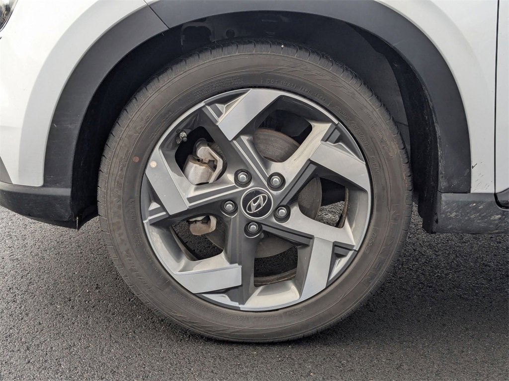 Used 2025 Hyundai Venue Limited image 11