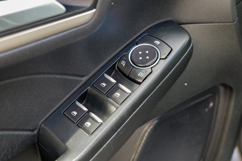 Used 2022 Ford Escape SEL w/ Technology Package image 18