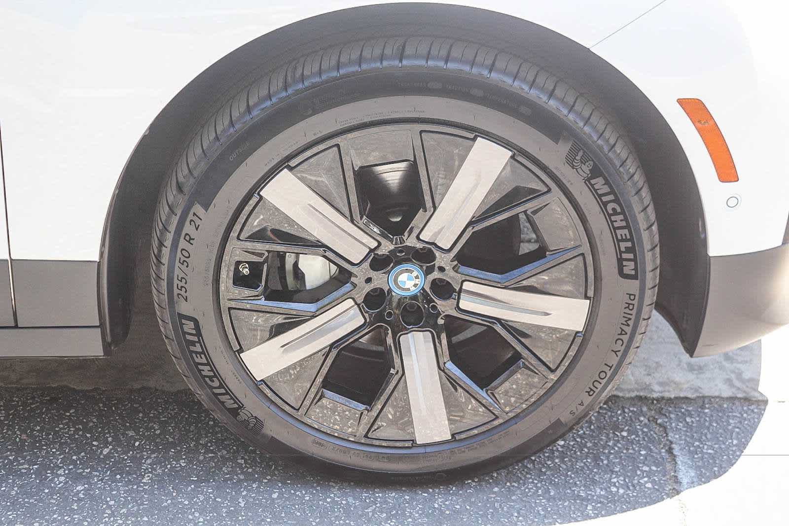 Used 2024 BMW iX xDrive50 AWD/4WD image 9