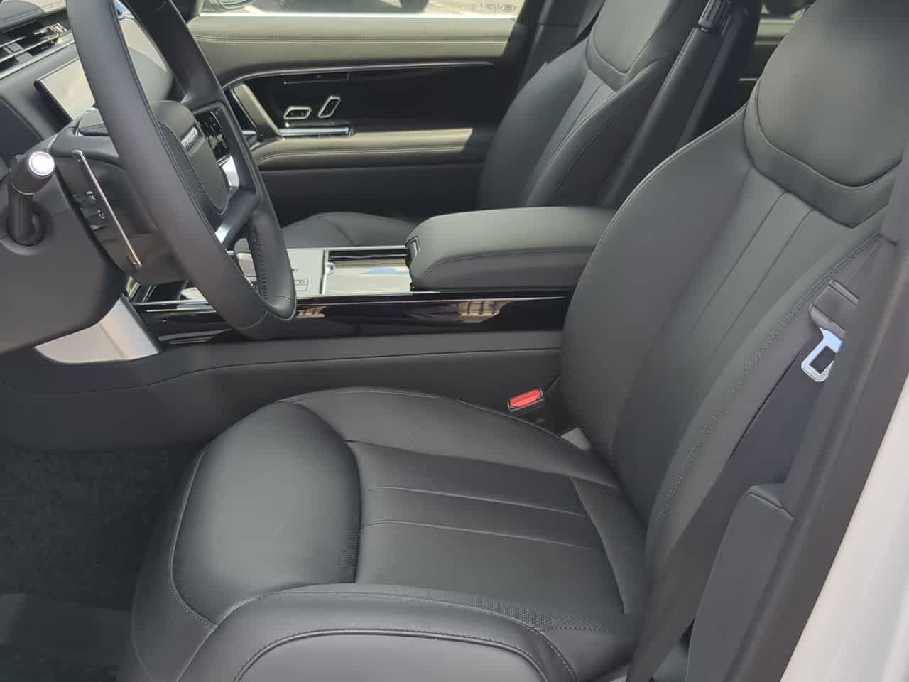 New 2026 Land Rover Range Rover Long Wheelbase SE AWD/4WD image 16