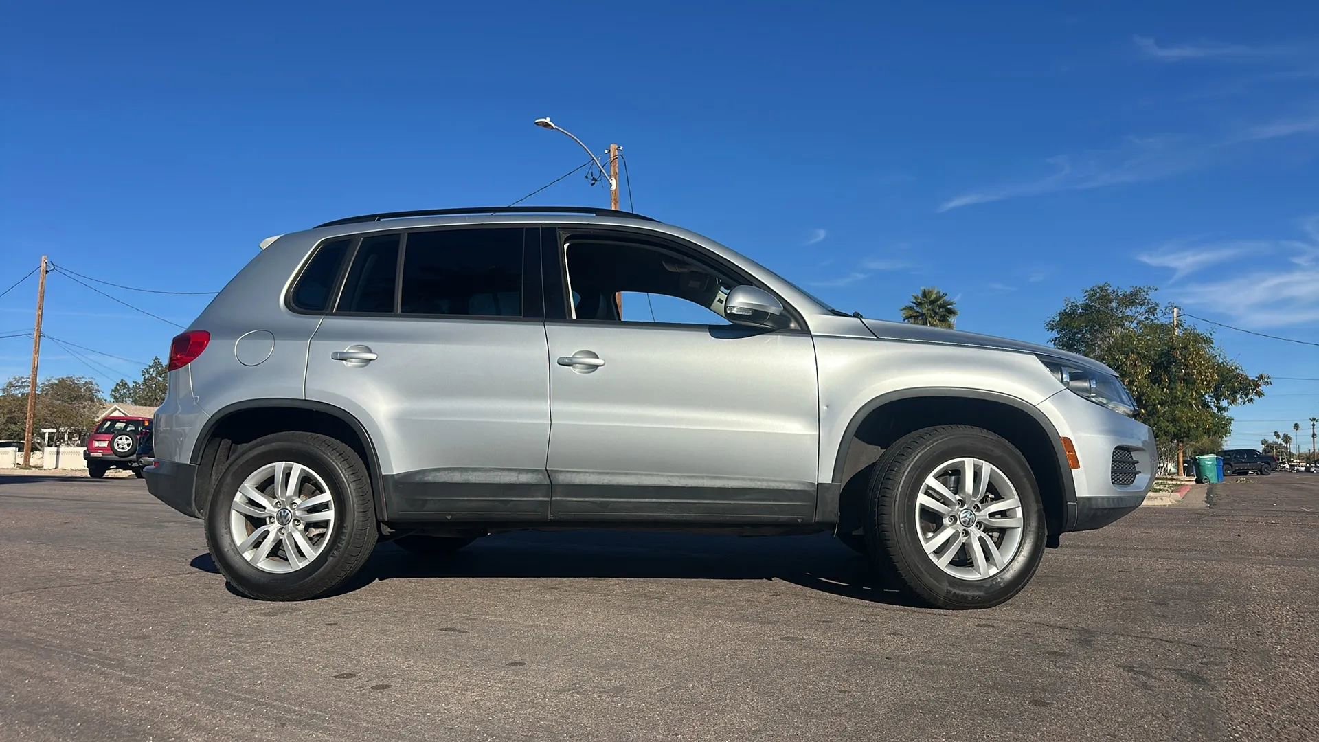 Used 2017 Volkswagen Tiguan S image 4
