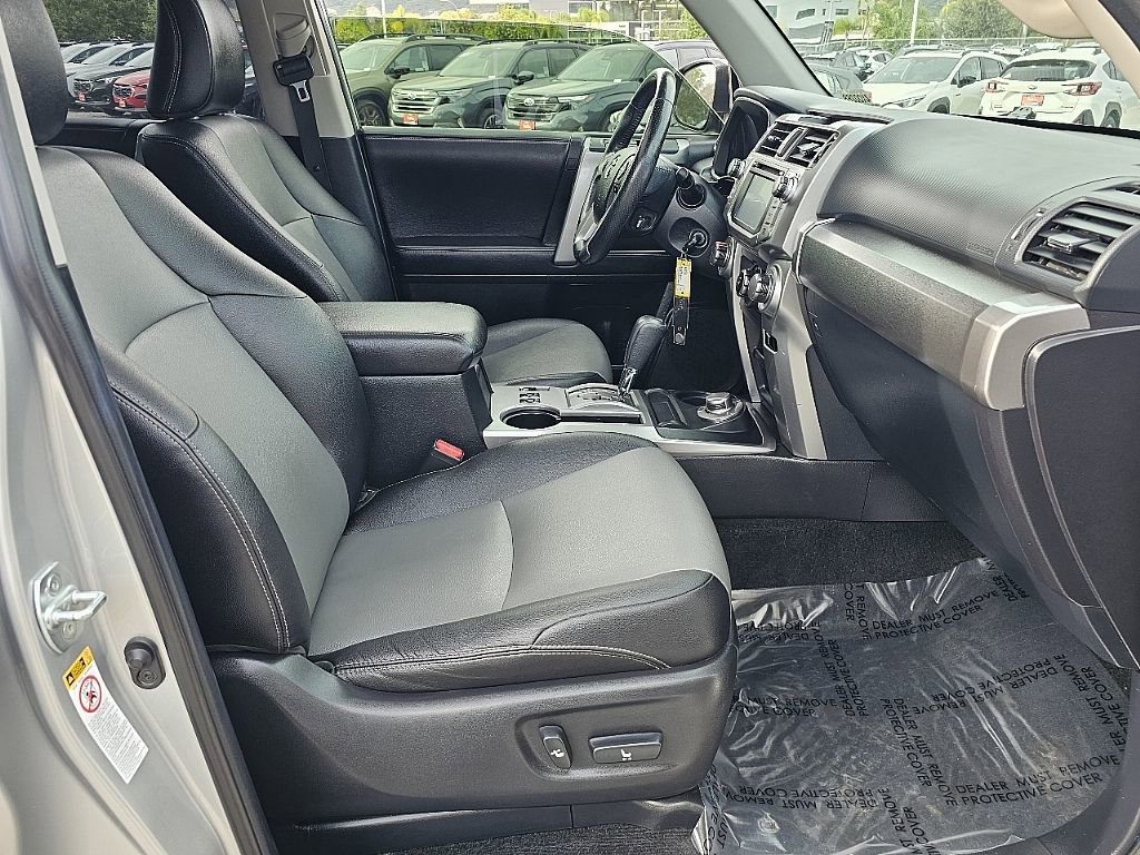 Used 2016 Toyota 4Runner SR5 Premium image 16