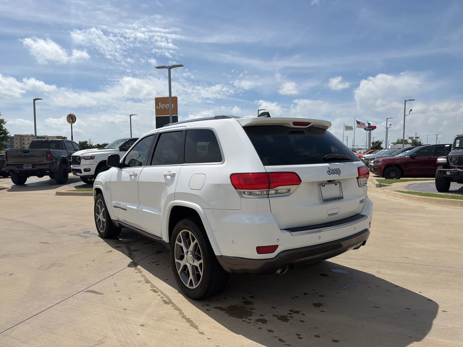 Used 2018 Jeep Grand Cherokee Limited RWD image 3