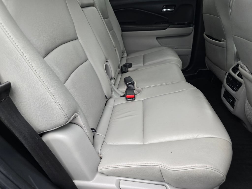 Used 2021 Honda Pilot Touring image 14