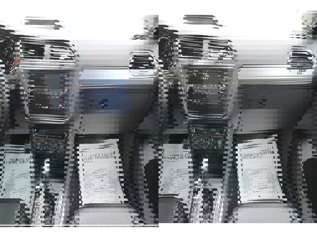 Used 2018 Volkswagen Tiguan SE w/ Panoramic Sunroof Package image 16