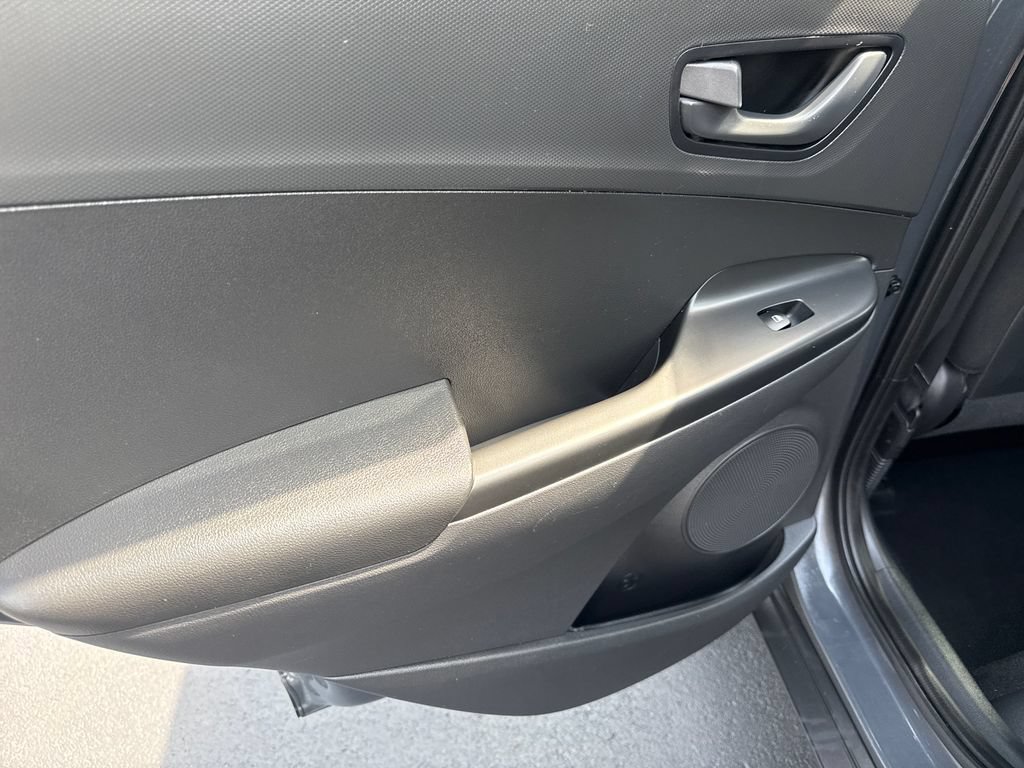 Used 2023 Hyundai Kona SEL AWD/4WD image 16