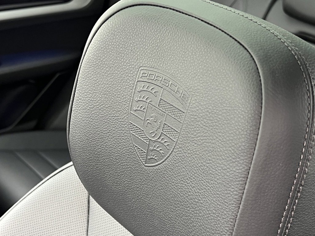 Used 2025 Porsche Cayenne image 35