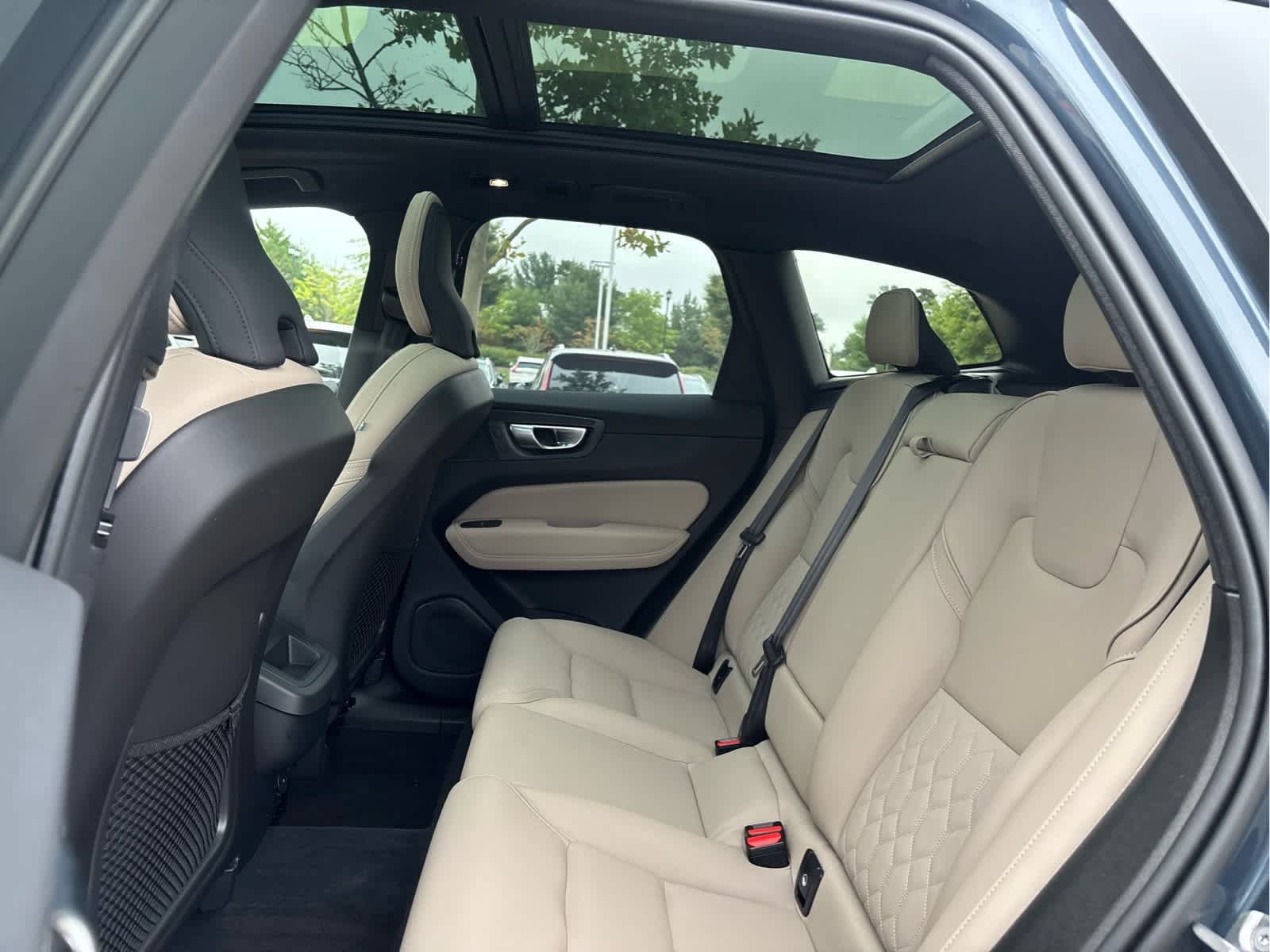 Used 2026 Volvo XC60 B5 Plus AWD/4WD image 23