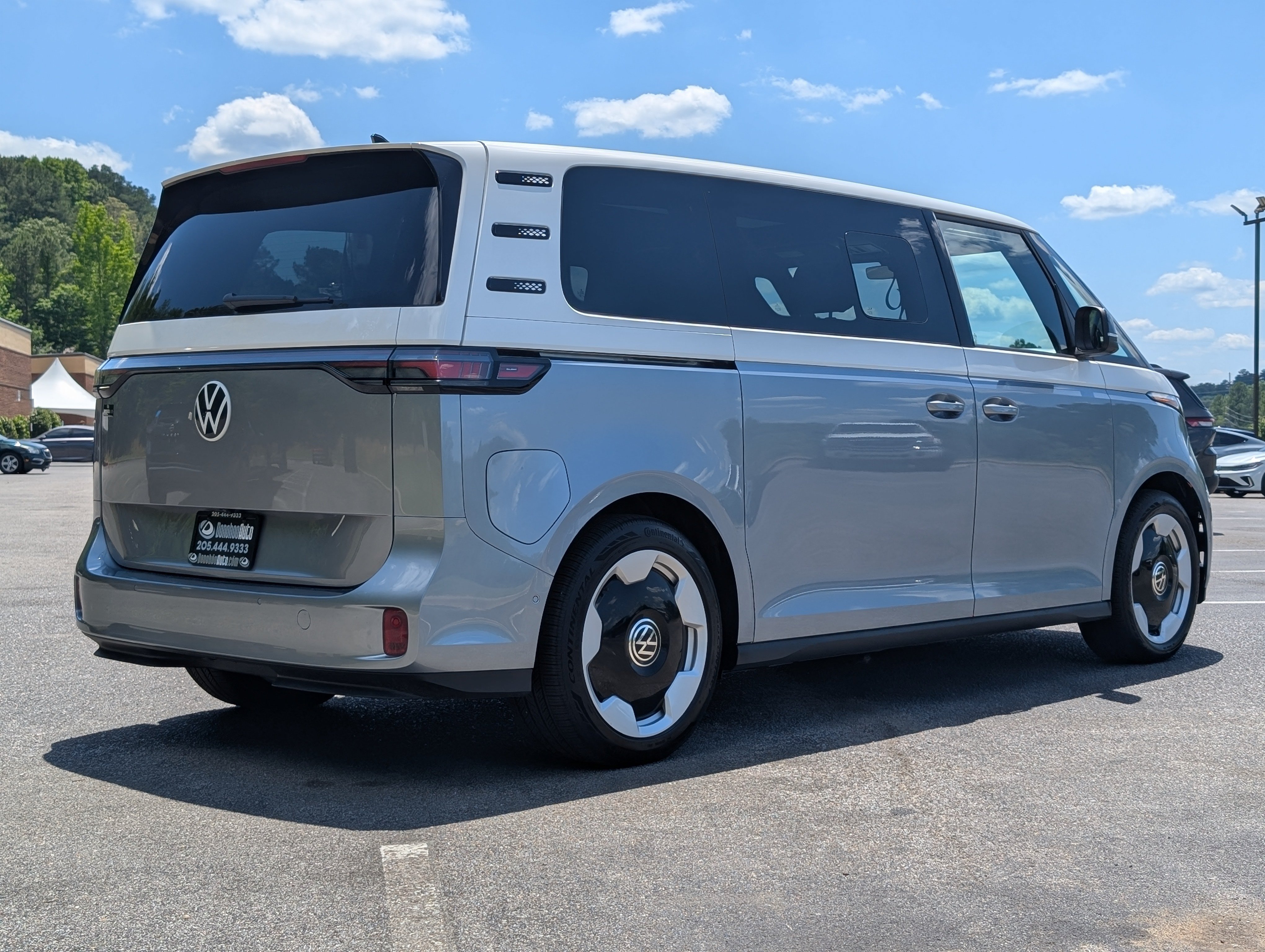 Used 2025 Volkswagen ID. Buzz Pro S Plus RWD image 9