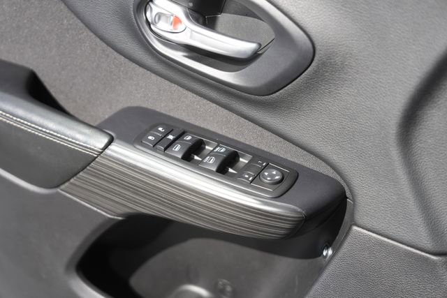 Used 2015 Jeep Cherokee Latitude image 28