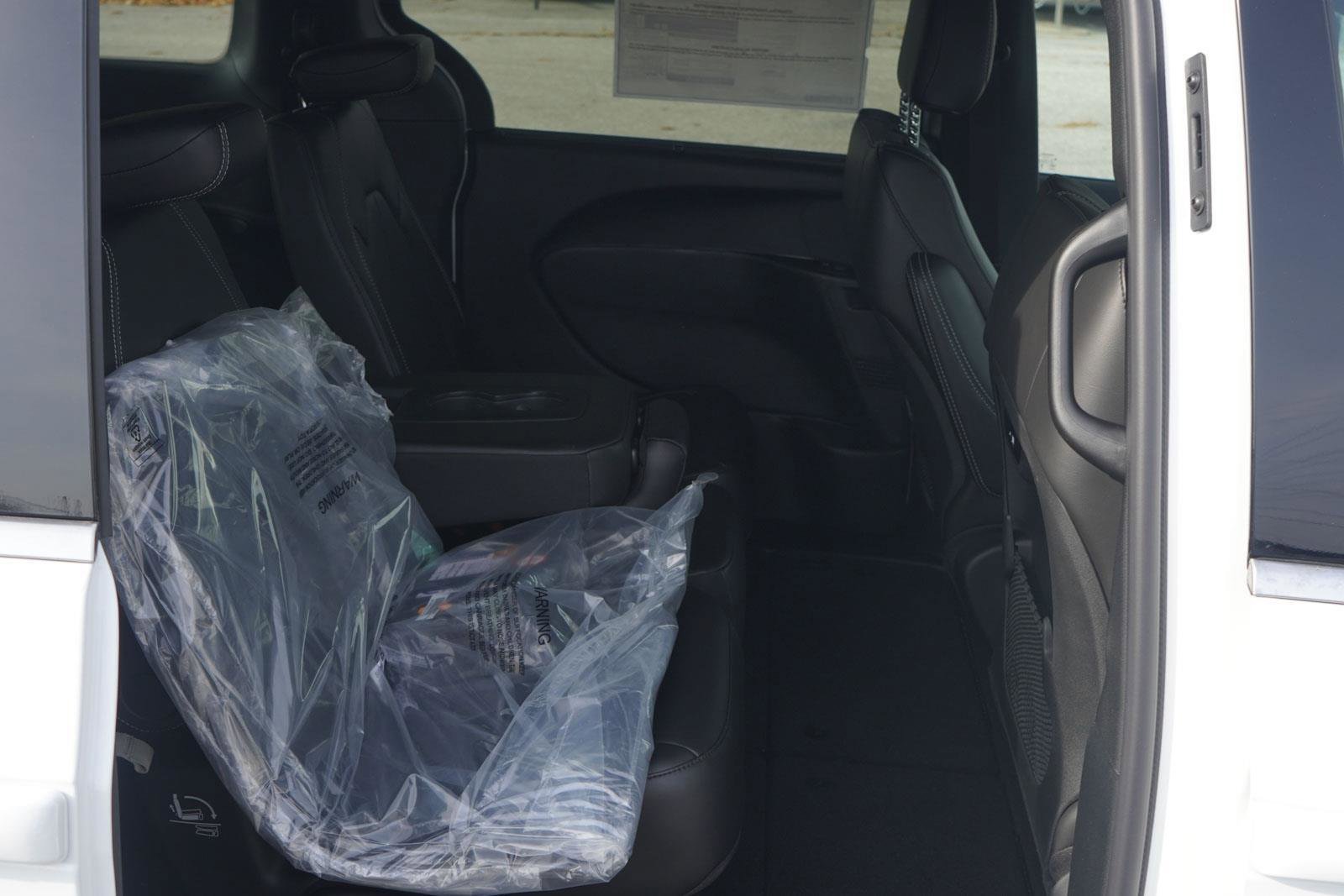 New 2026 Chrysler Pacifica Select image 22