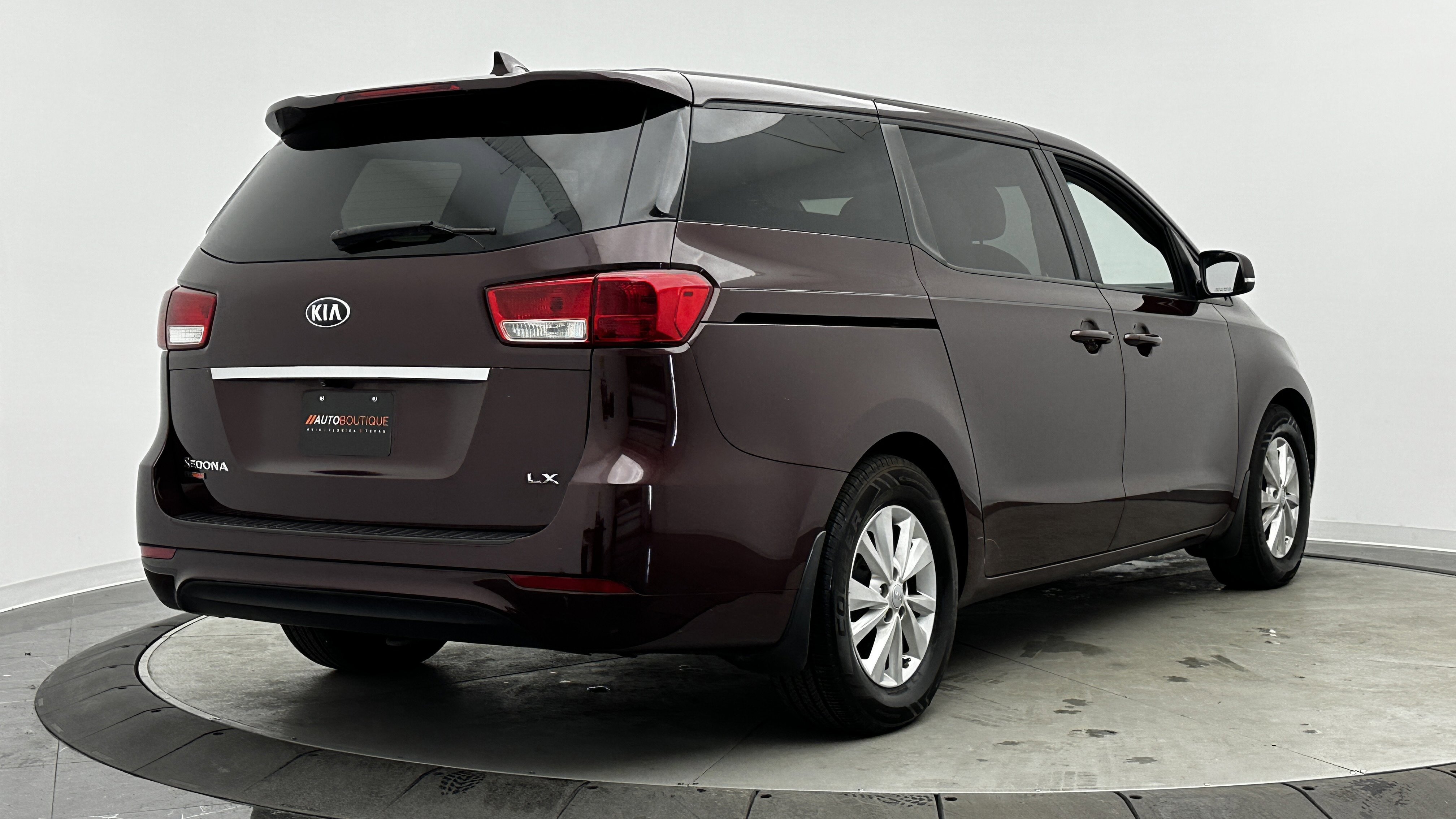 Used 2018 Kia Sedona LX image 7