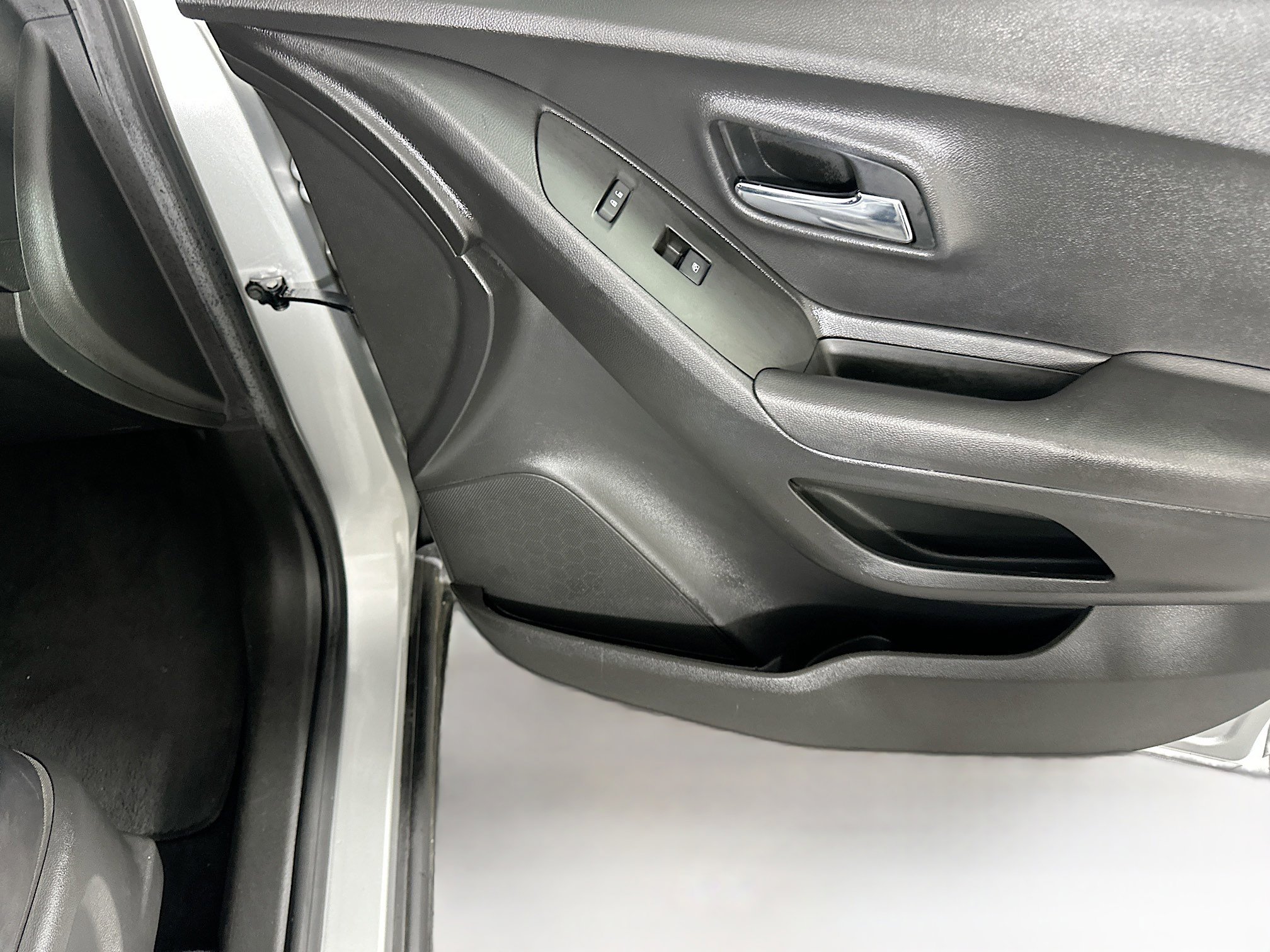 Used 2019 Chevrolet Trax LT w/ LT Convenience Package image 28