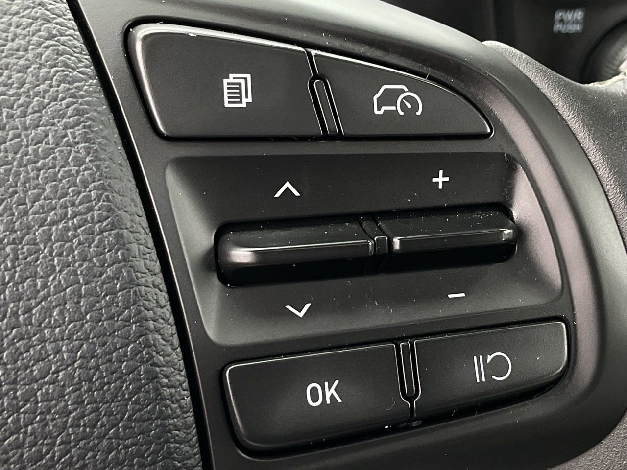 Used 2025 Hyundai Venue SEL FWD image 26