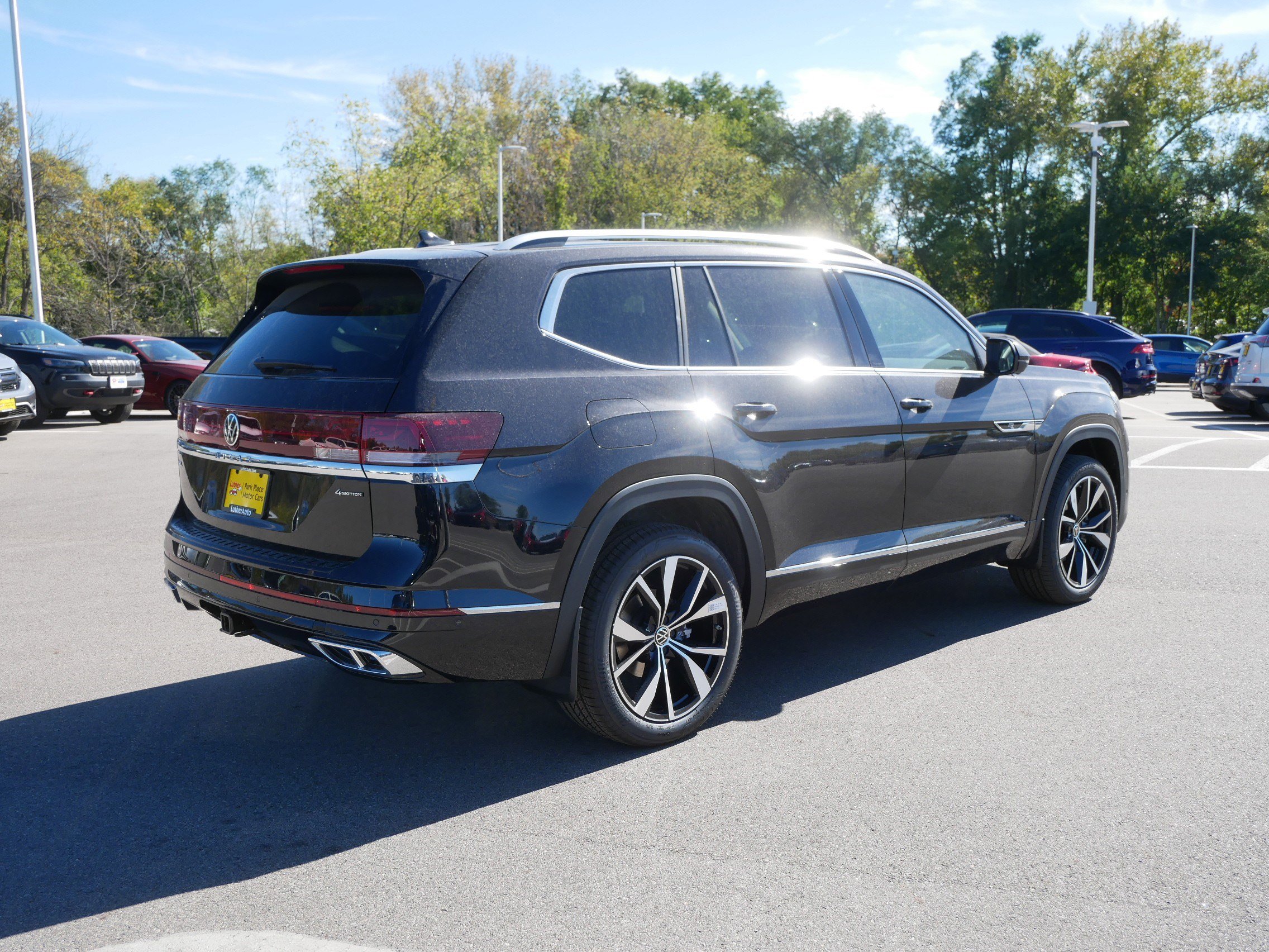 New 2026 Volkswagen Atlas SEL Premium R-Line image 2