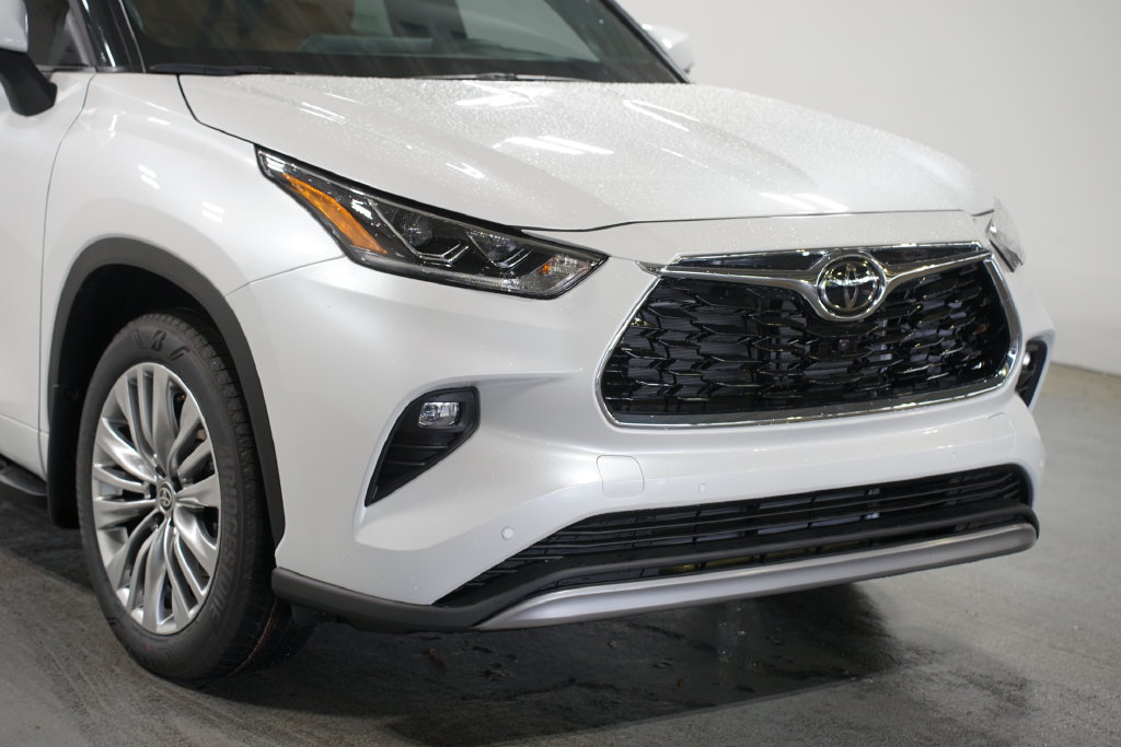 New 2026 Toyota Highlander Platinum AWD/4WD image 4