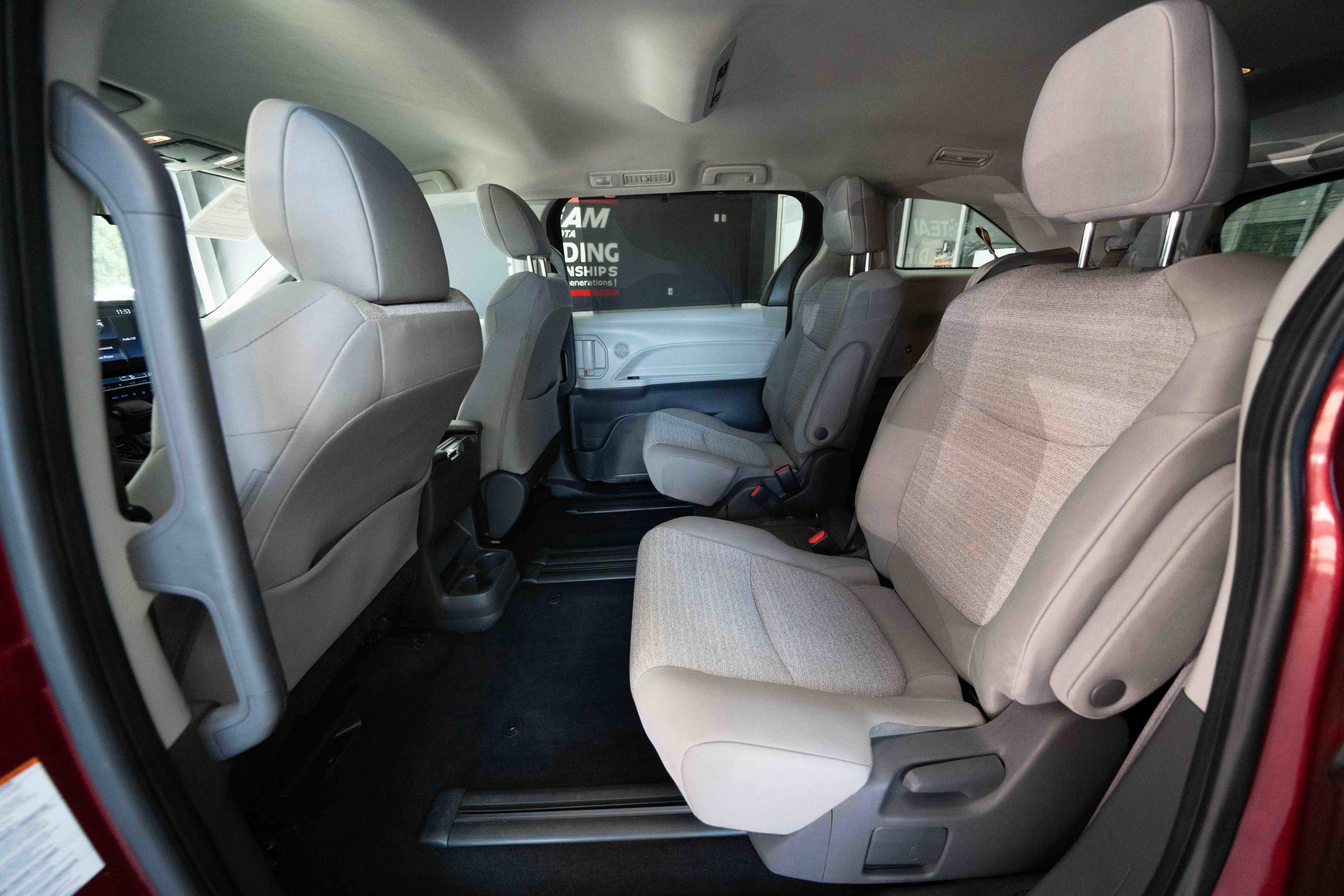 Used 2021 Toyota Sienna LE AWD/4WD image 23
